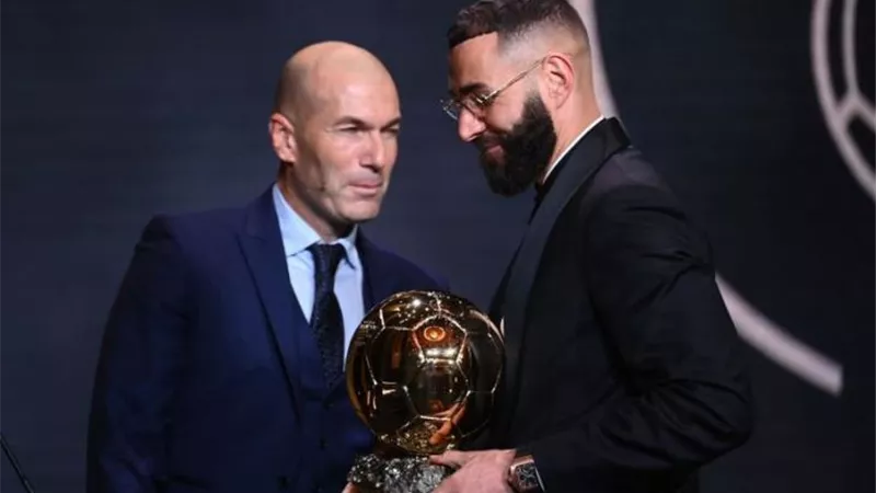 بنزيما يكشف كواليس انتقاله لريال مدريد ورفضه عرضا من برشلونة