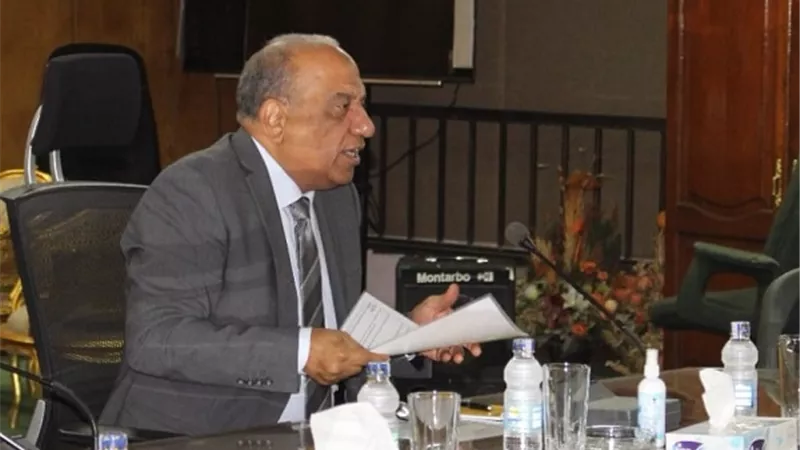 عصمت : الالتزام بتوقيتات تنفيذ مشروع التطوير لقطاع الغزل والنسيج