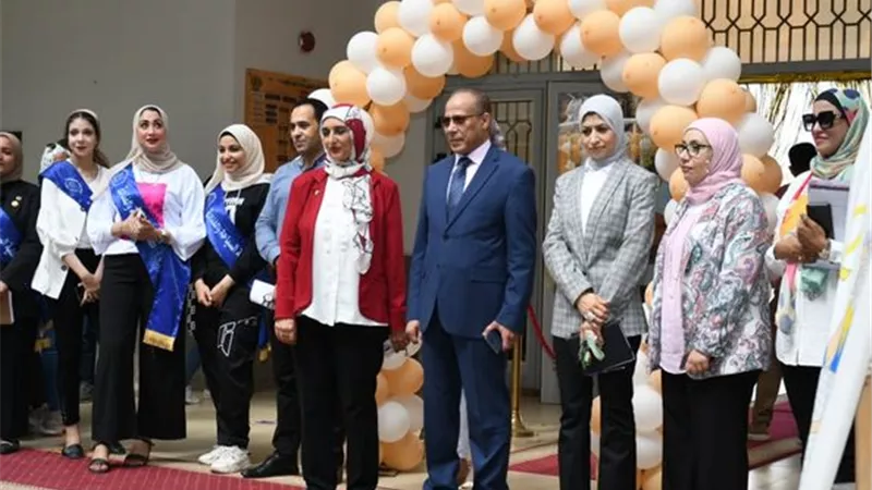 سياحة القناة تُرحب ب٣٣٠ طالب مستجد