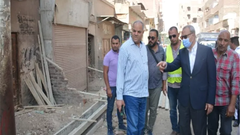 محافظ القليوبية يتفقد أعمال رصف شارع الجمهورية بالخانكة.. صور