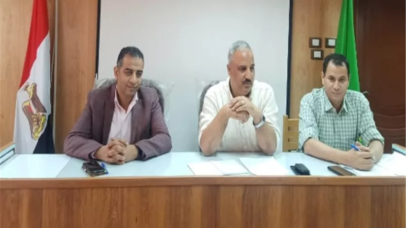 الصبروط يناقش استعدادات المشاركة بدورى كرة القدم النسائية بالقليوبية