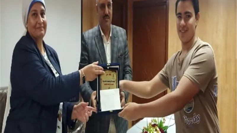 وكيلا الشباب والتعليم بالقليوبية يُكرمان أوائل الثانوية