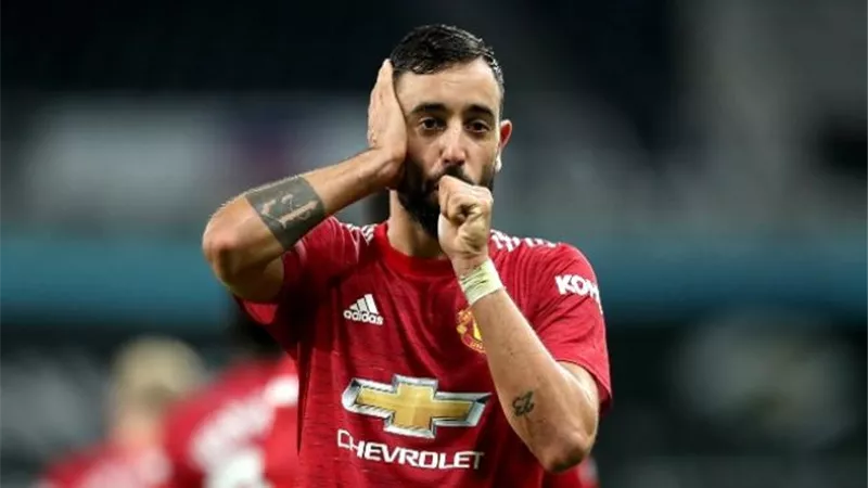 الدورى الانجليزى.. برونو يسجل الهدف الثانى لمانشستر يونايتد فى مرمى توتنهام
