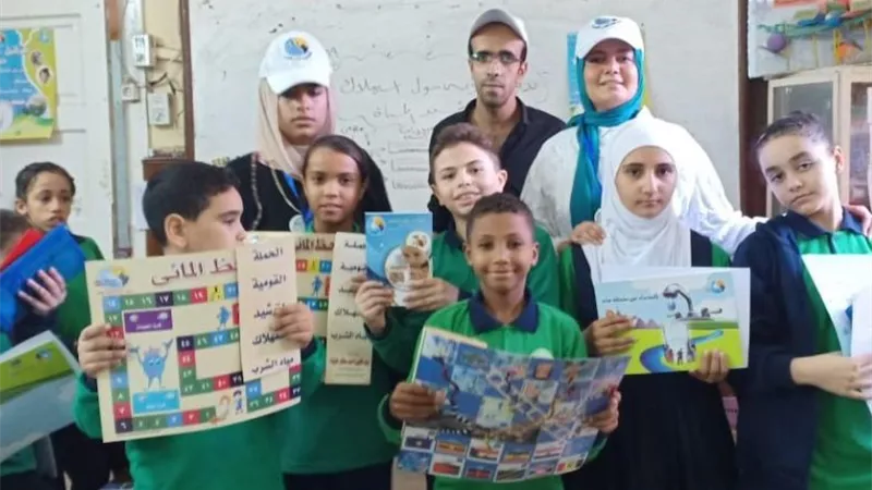 مياه القاهرة تنظم حملاتها لتوعية طلاب المدارس وحراس العقارات