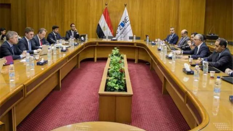 المنطقةالاقتصادية تناقش مشروعات الوقود الأخضر مع ميرسك وسيمنز للطاقة