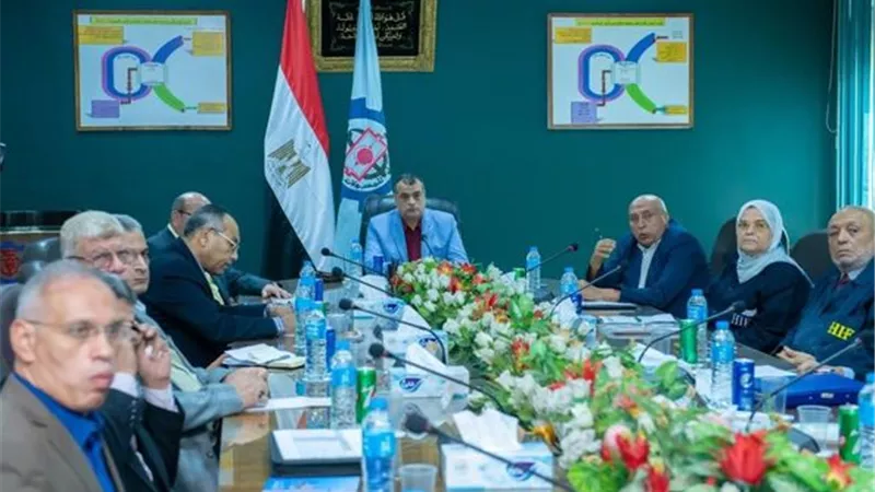 وزير الإنتاج الحربي يتفقد شركة حلوان للمسبوكات
