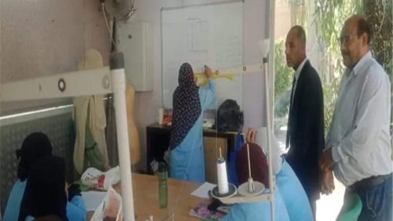القوى العاملة بقنا تعلن بدء تدريب ١٢ فتاة على مهن يحتاجها سوق العمل