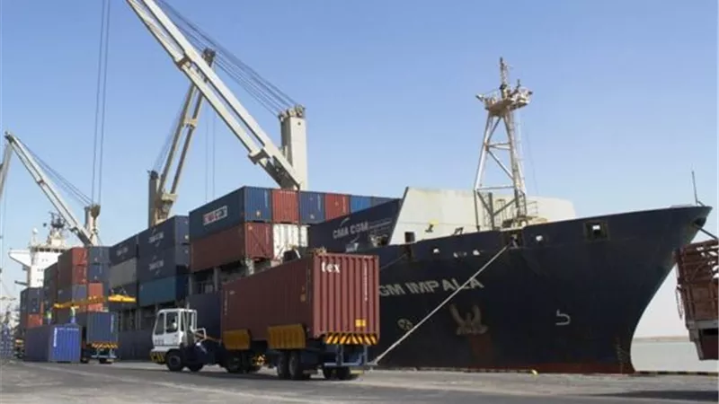 العراق: إخلاء أكثر من 3000 حاوية خطرة من المنافذ البحرية
