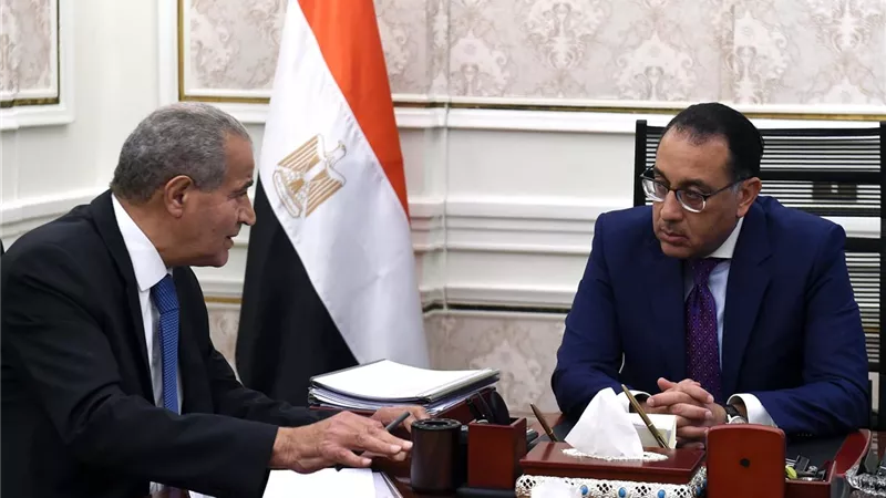 رئيس الوزراء يتابع مع وزير التموين جهود توفير الأرز بالسوق المحلية