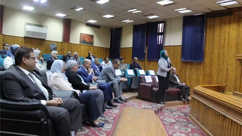 وكيل وزارة التعليم بالقاهرة: اللقاءات مع المعلمين مهمةلحل المشاكل