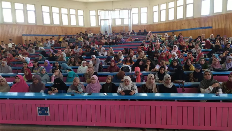 ندوة توعوية لطلاب كلية التربية جامعة المنيا عن محو الأمية