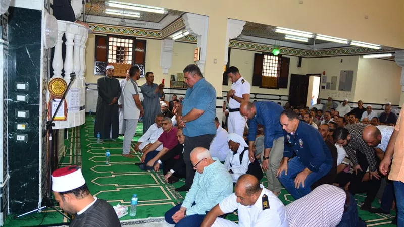 بأداء صلاة الجمعة ..محافظ بورسعيد يفتتح مسجد 