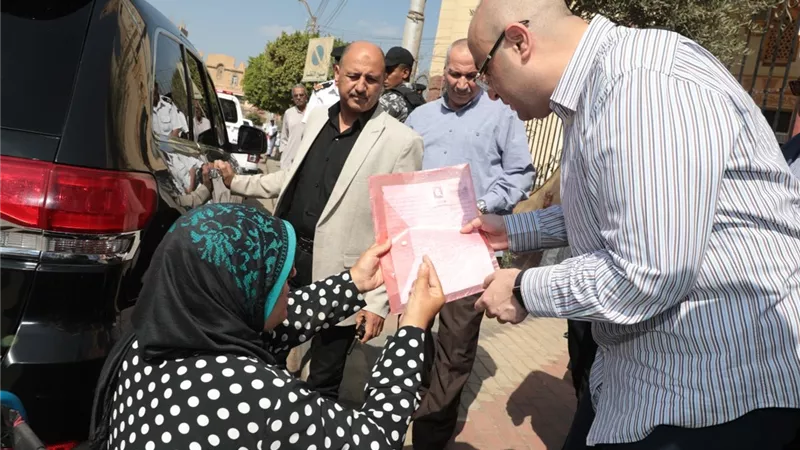 محافظ بني سويف يستعرض مطالب المواطنين عقب صلاة الجمعة.صور
