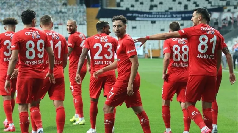 الشوط الأول .. إنطلاق مباراة أنطاليا ضد إسطنبول سبور