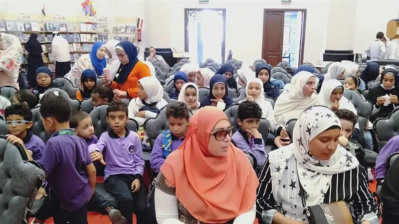 طلاب المعاهد الأزهرية يتفقدون معرض الكتاب بنقابة المهندسين بالسويس