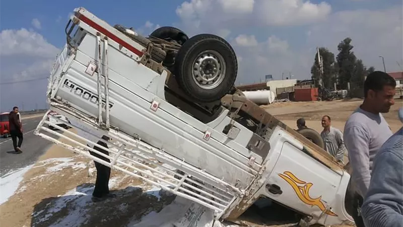 إصابة 4 فى انقلاب سيارة بالشرقية