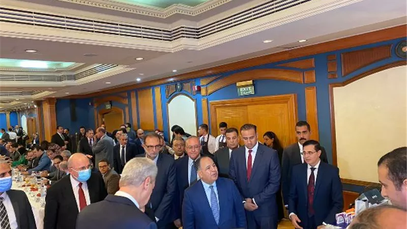 بالصور.. وزير المالية يشهد افتتاح معرض شركة «اكديما للدواء»