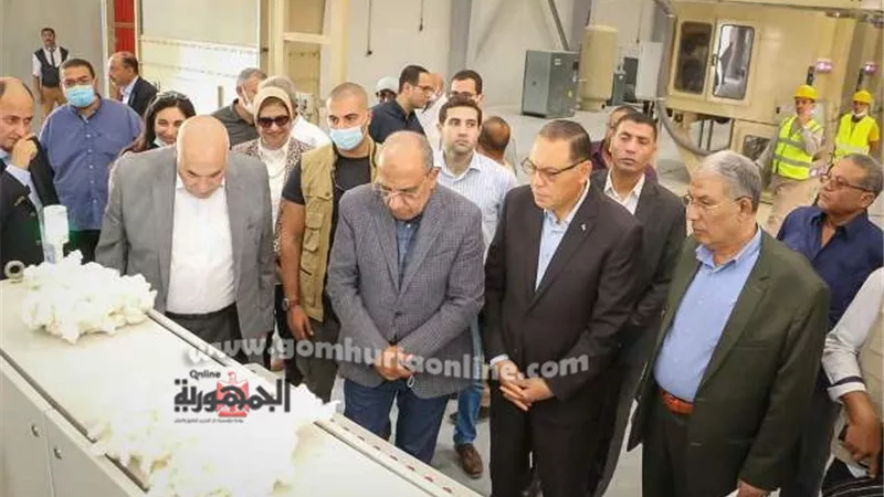 وزيرقطاع الأعمال ومحافظ الشرقية يتفقدان محلج الزقازيق ومعصرة القطن