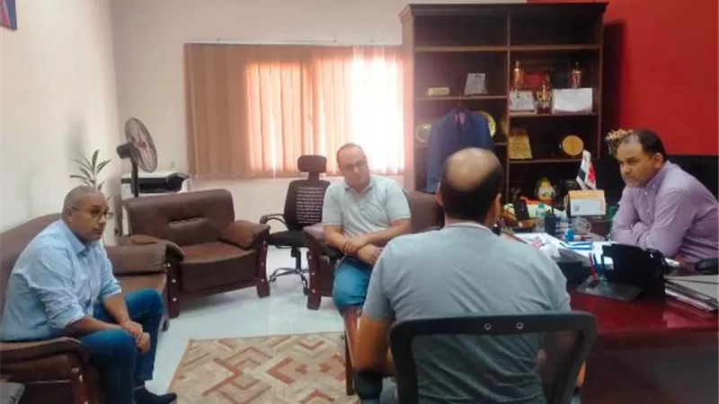 تفاصيل اجتماع الإدارة التعليمية بالشروق مع ولى أمر الطفل المصاب..صور