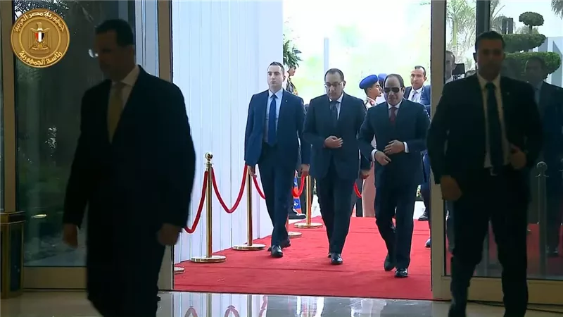 وصول الرئيس السيسي إلى مقر انعقاد المؤتمر الاقتصادي ... بالصور والفيديو