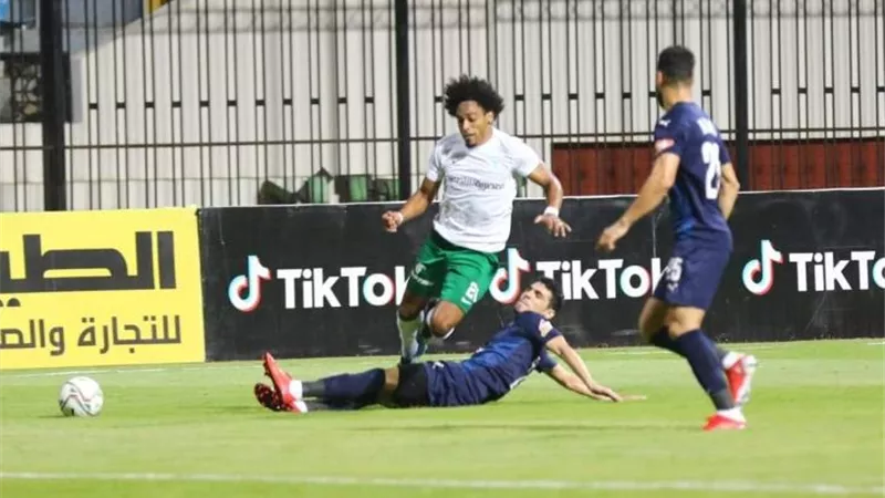 شاهد لحظة طرد وليد الكرتى فى مباراة بيراميدز والمصرى بالدورى