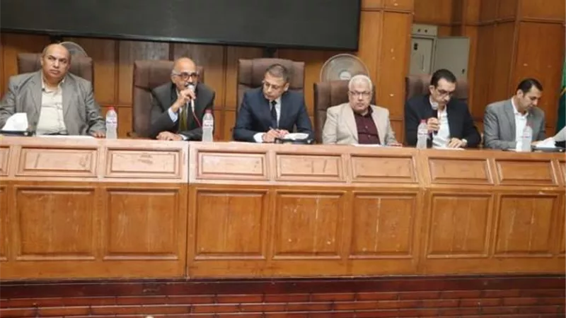 إختيـار المرشحيـن لوظائـف المعيديـن بطـب المنوفية ومعهـد الكبـد