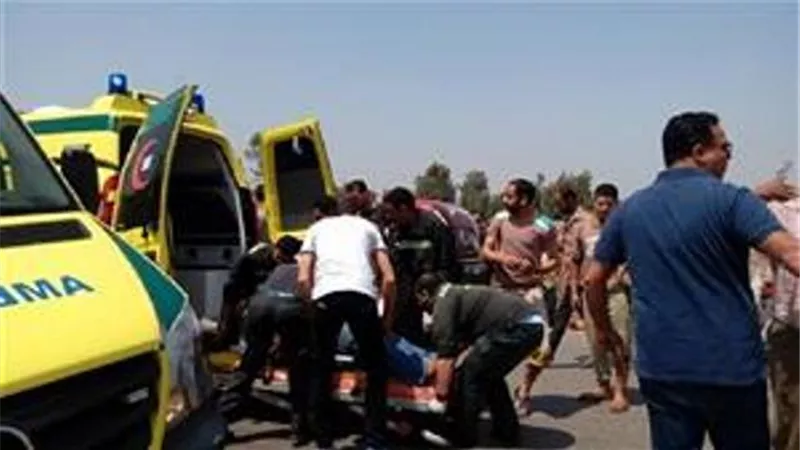 إصابة 18 فى انقلاب ميكروباص على طريق الخارجة - أسيوط