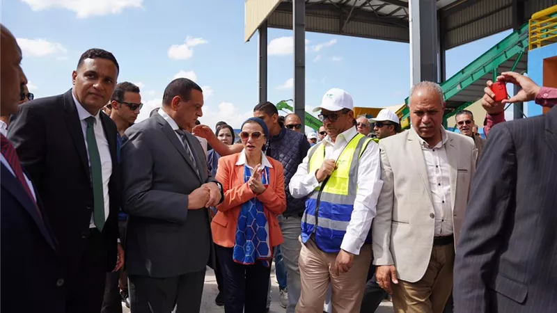 وزيرا البيئة والتنمية المحلية يفتتحان مصنع تدوير المخلفات بالدقهلية
