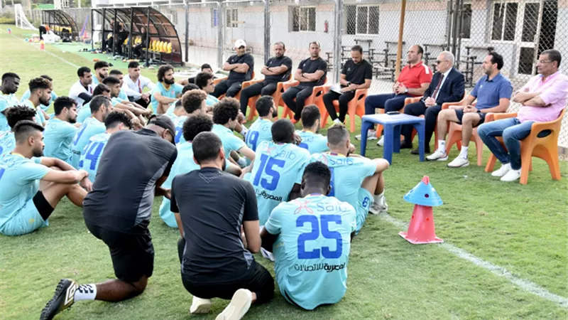 رئيس نادى بتروجت يؤازر الفريق قبل مواجهة الإنتاج الحربي