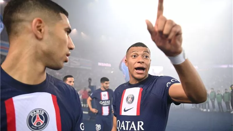 بالارقام .. الصحف الفرنسية تكذب باريس سان جيرمان وتكشف عن راتب مبابى