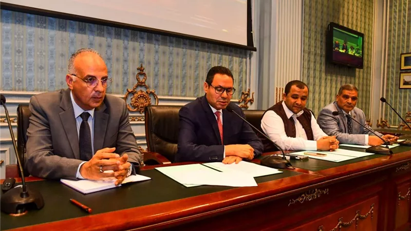 وزير الري: لابد من العمل على تأهيل الفلاح للتعامل مع الرى الحديث