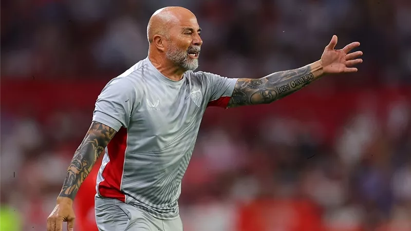 الأرجنتيني سامباولي: كل مباراة هي نهائي لإشبيلية