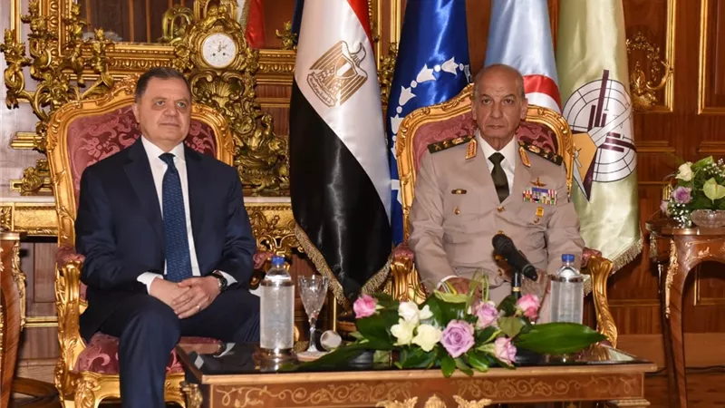 وزير الداخلية يقدم التهنئة للفريق اول محمد زكى وزير الدفاع