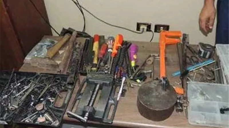 داخل منزل الزوجية ورشة لتصنيع الاسلحة بأسيوط