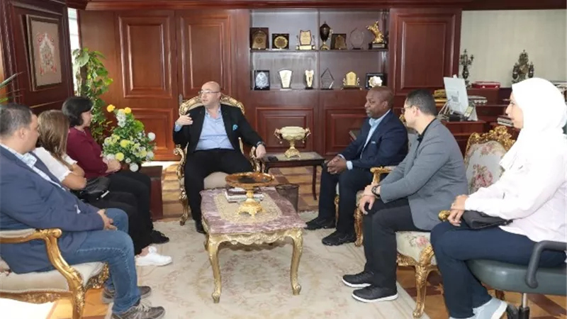 محمد هاني يبحث مع وفد مؤسستي كير وبيبسيكو مشروع 
