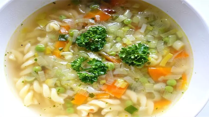 طريقة عمل شوربة الخضار بالمكرونة