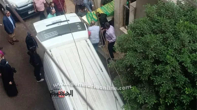بالصور.. خروج جثمان فريد الديب من مسجد السيدة زينب بعد صلاة الجنازة