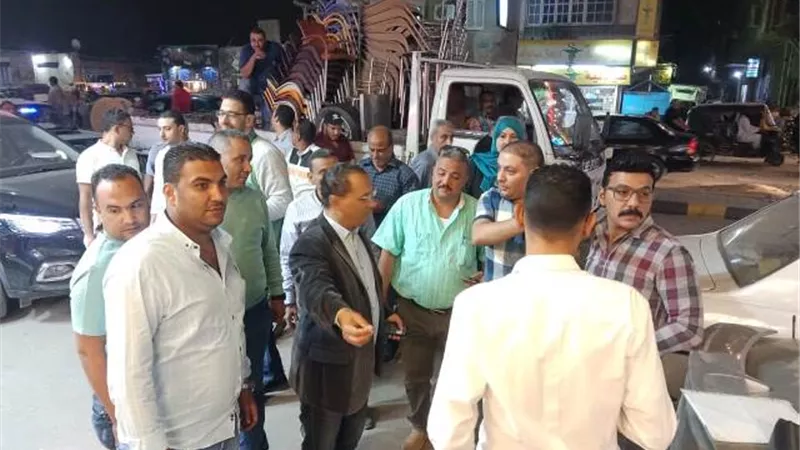 رفع ٤٠ حالة اشغال وغلق عشرات المحلات المخالفة بحي العمرانية.. صور