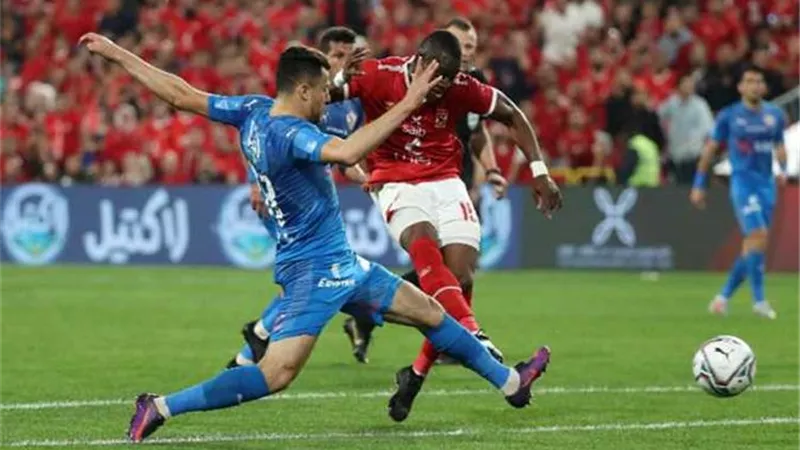 مفاجأة.. الأهلى يعترض على ارتداء الزمالك الزى الأزرق فى السوبر