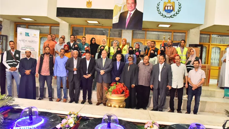 محافظ أسيوط يشهد احتفالية تسليم أجهزة عرائس للأسر الأولى بالرعاية
