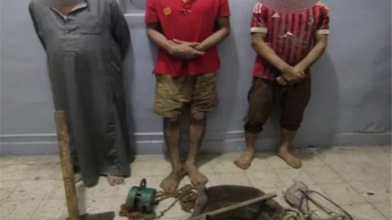 سقوط 3 أشخاص يبحثون عن الاثار في الشرقية