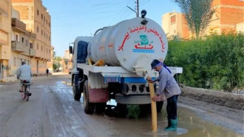 حملات نظافة ورفع آثار الأمطار وتمهيد الطرق ب 7 مدن بمحافظة كفر الشيخ