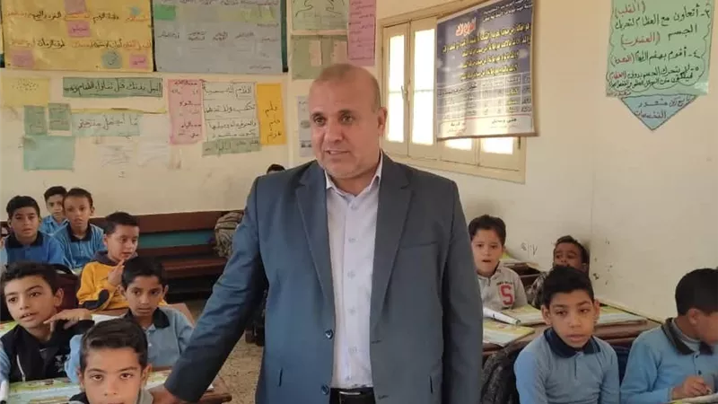 وكيل تعليم دمياط يفاجئ مدارس إدارة ميت أبو غالب التعليمية