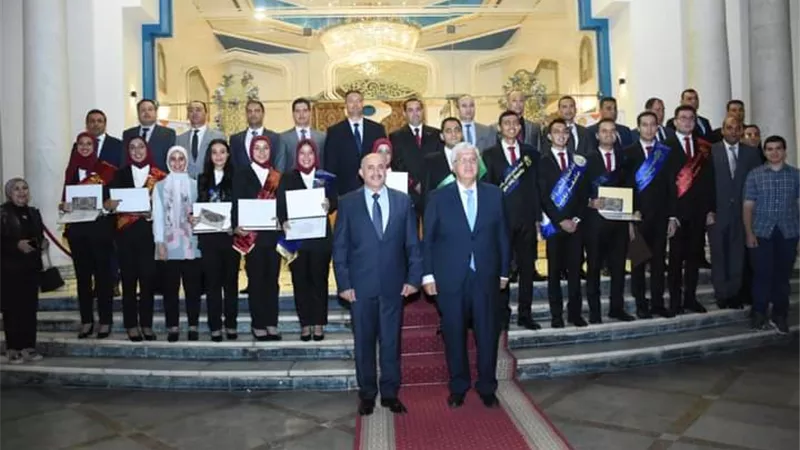 قوات الدفاع الشعبى والعسكرى تكرم أوائل خريجى الجامعات المصرية