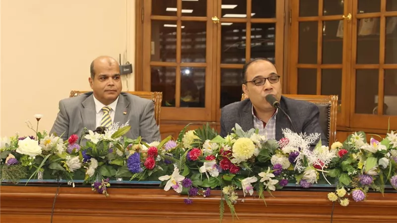 محاضرة عن الاتجاهات الحديثة في نظم المعلومات الجغرافية بآداب عين شمس