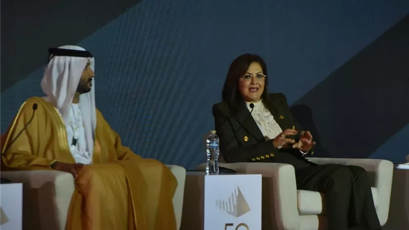 اليوم الأول يستهل فعالياته بجلسة 