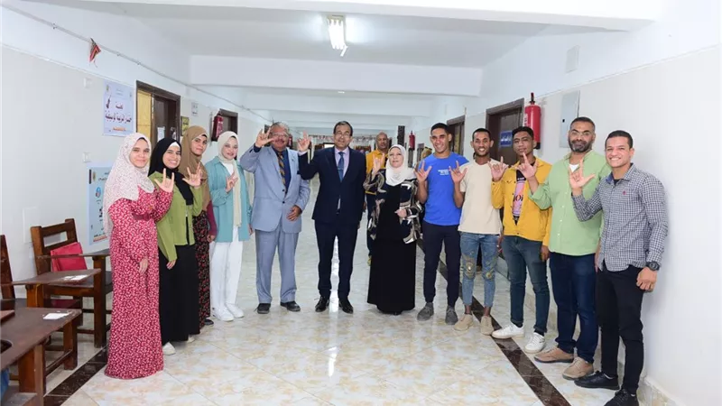 رئيس جامعة سوهاج يتفقد امتحانات قبول الطلاب الصم بالتربية النوعية