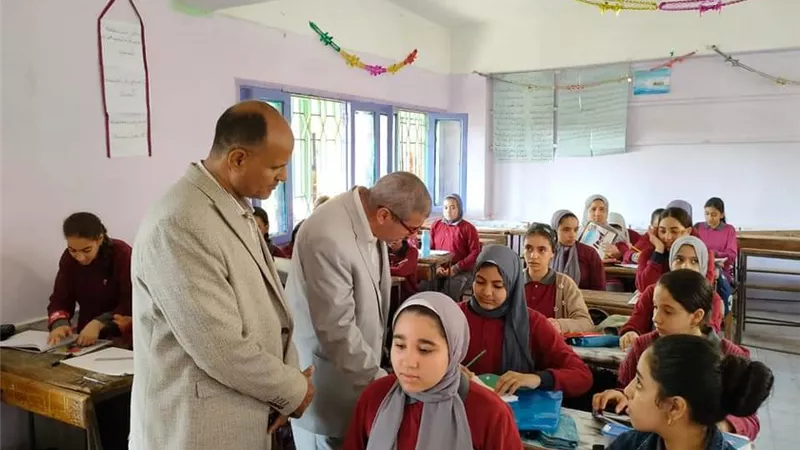 وكيل وزارة التعليم يتفقد سيرالعملية التعليمية بمدارس منيا القمح