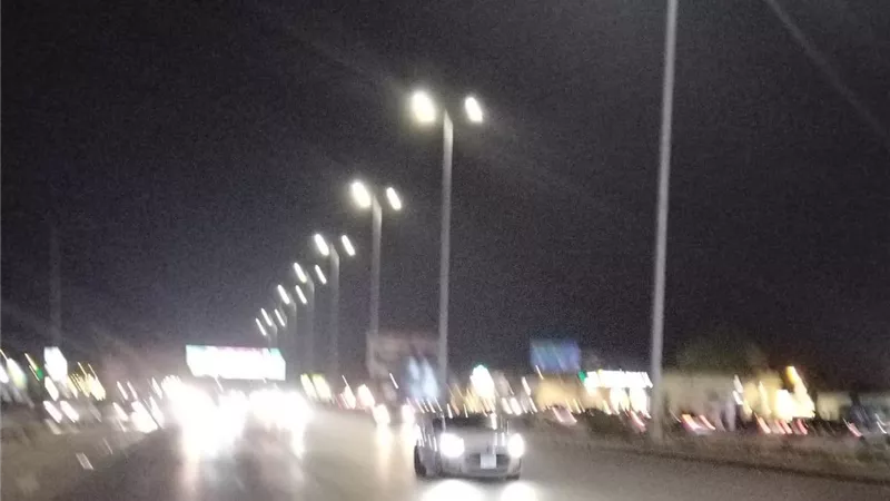 جهاز 6 أكتوبر: تركيب أعمدة إنارة بمحور ٢٦ يوليو وطريق الواحات