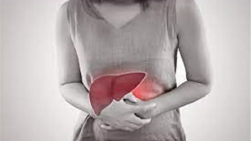 كيف تحمى نفسك من الاصابة بالتهاب الكبد A .. طبيب يكشف